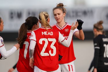 Meadema! Vivianne Miedema en Beth Mead zijn samen op vakantie in Griekenland