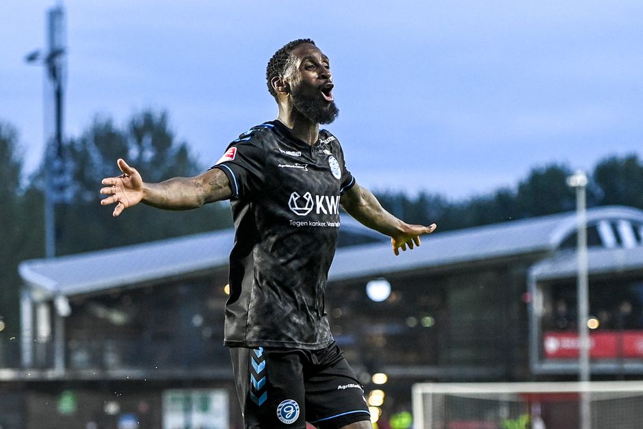 De Graafschap grijpt laatste ticket voor play-offs na nederlaag Almere City