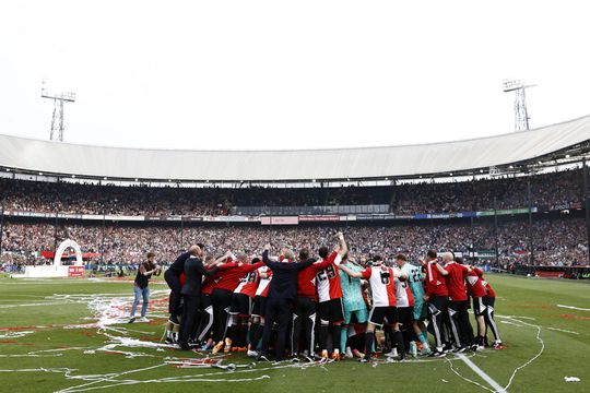 Kampioen Feyenoord trapt niet in zelfde val als Vitesse en verlengt huurcontract met de Kuip