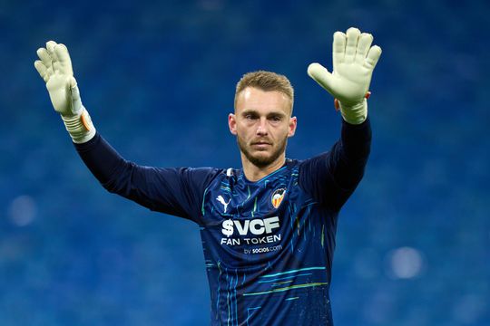 Arnaut Danjuma moet langs Jasper Cillessen: keeper voor het eerst in 3 maanden onder lat Valencia