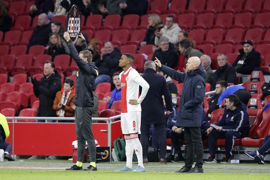 Ryan Gravenberch heeft het moeilijk met rol als bankzitter bij Ajax: 'Nog nooit gehad'