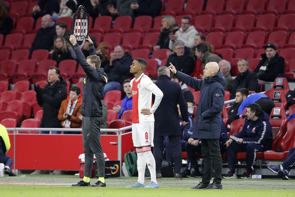 Ryan Gravenberch heeft het moeilijk met rol als bankzitter bij Ajax: 'Nog nooit gehad'