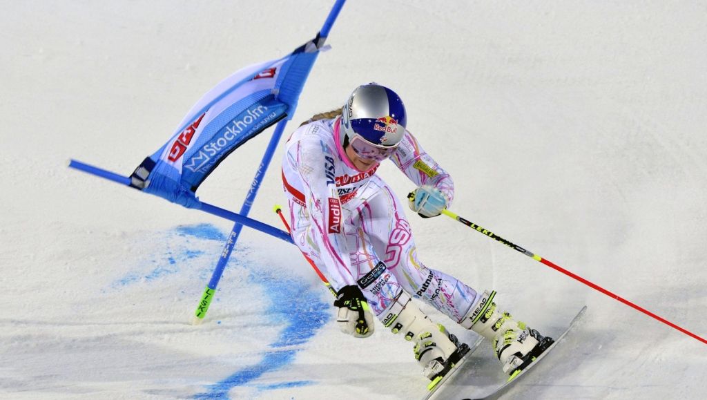 Zware crash Lindsey Vonn tijdens Super-G