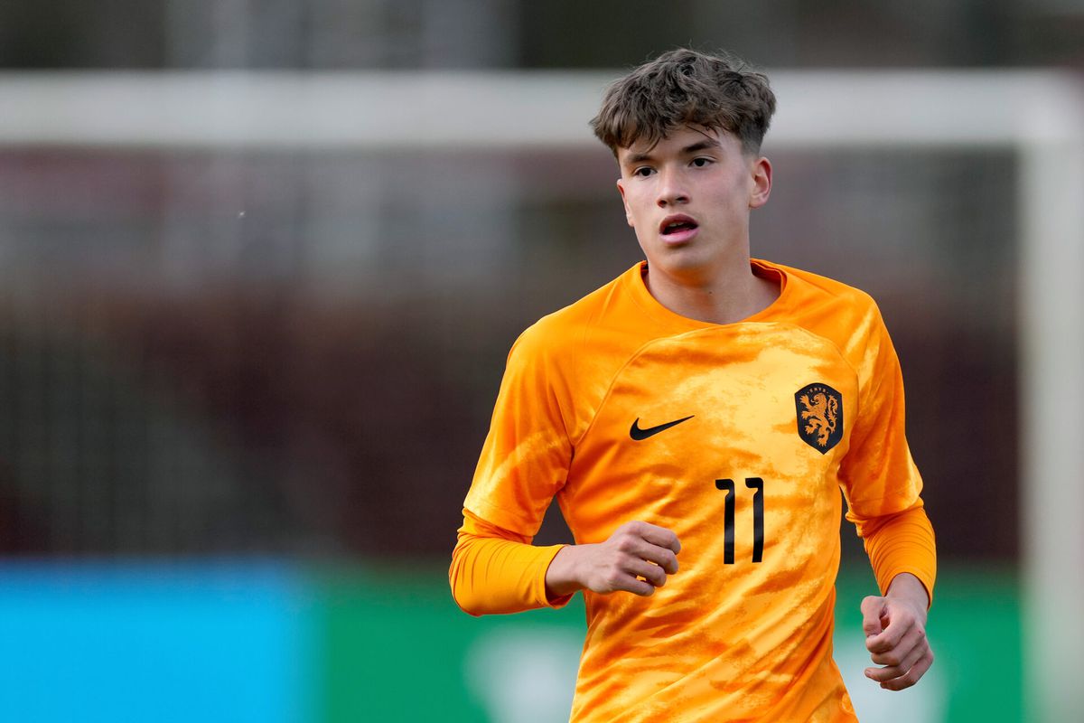 Van der Vaart jr. gaat papa Rafael achterna: 'Het plan is dat Damian in Ajax onder 18 gaat spelen'