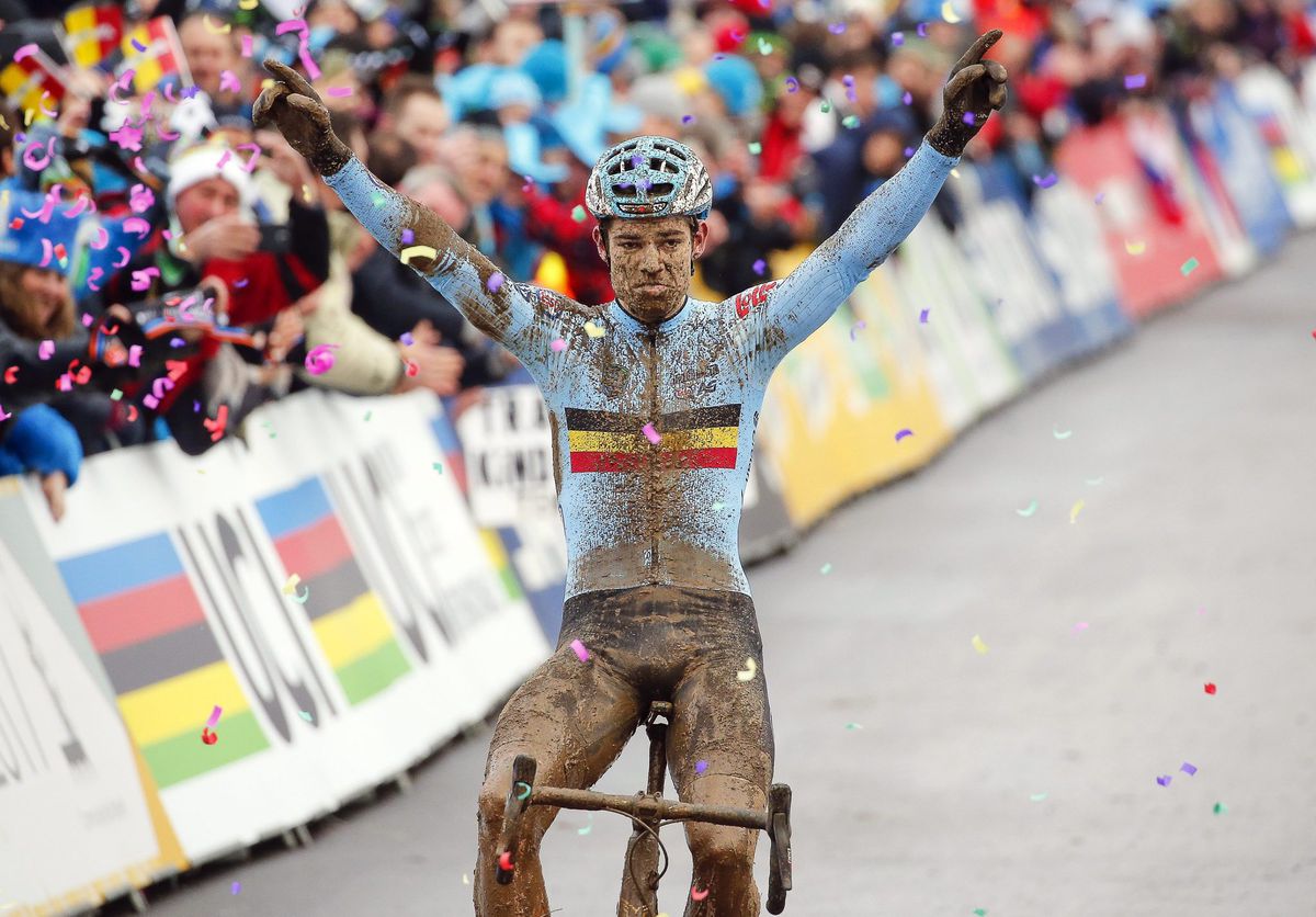 Topfavoriet Mathieu van der Poel moet wereldtitel veldrijden wéér aan rivaal Van Aert laten