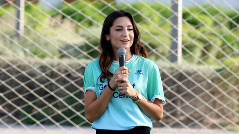 Deense voetbalster Nadia Nadim hoort tijdens tv-uitzending dat haar moeder is overleden
