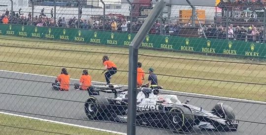 6 activisten voor de rechter na levensgevaarlijke protestactie tijdens F1 op Silverstone