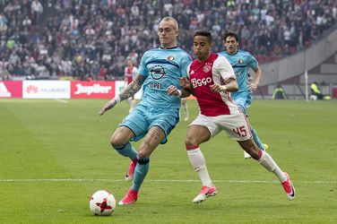 Feyenoord verlengt contract Karsdorp met een jaar