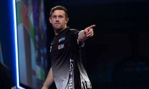 23-jarige Callan Rydz blijft indrukwekkend smijten en staat voor het eerst in kwartfinale WK darts