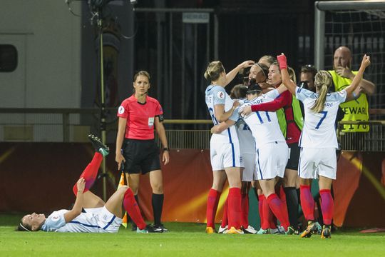 Engeland dankzij 'superspits' Taylor voorbij Frankrijk, halve finale tegen Oranje