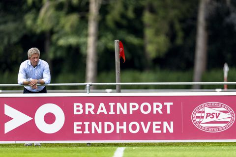 PSV heeft definitief beet en haalt talentvolle verdediger Bassey naar Eindhoven