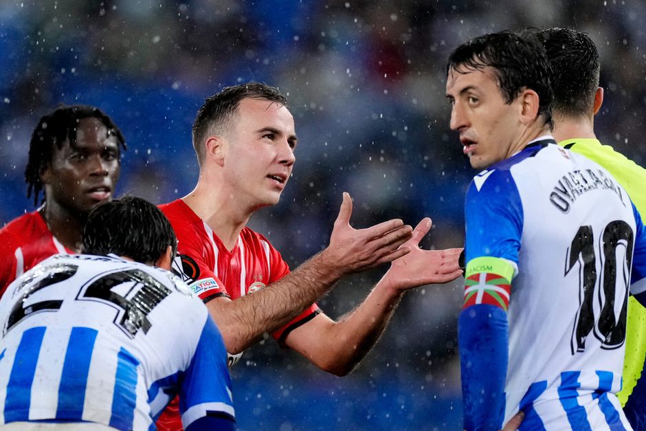 PSV'er Mario Götze ook boos op 'matchfixing-scheids' Felix Zwayer: 'Hij ziet het gewoon niet'