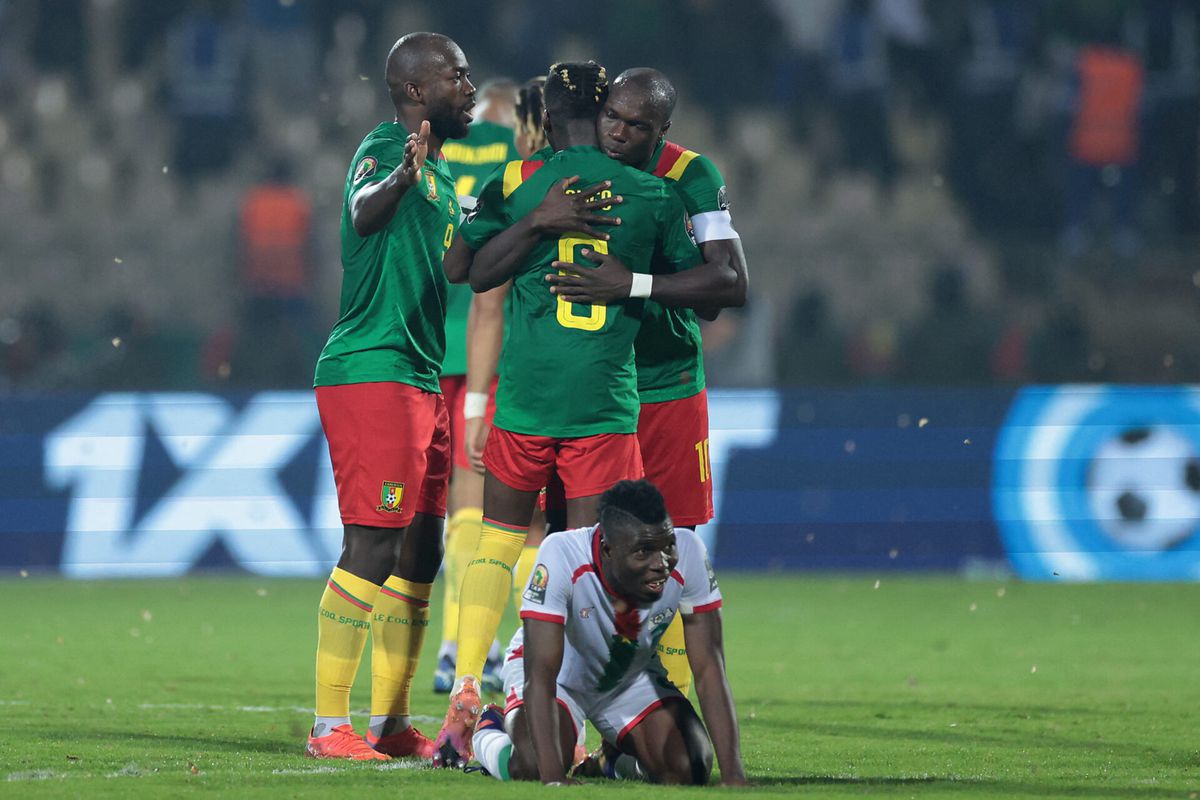 Kameroen komt blunder Onana plus 3-0-achterstand te boven en wint brons na penalty's