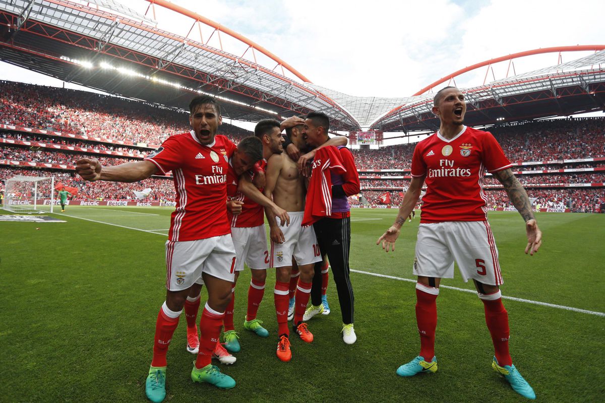 Benfica pakt met galavoorstelling 36e landstitel in clubhistorie