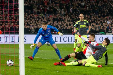 Larsson tikt Feyenoord binnen 3 minuten al op voorsprong tegen PSV (video)