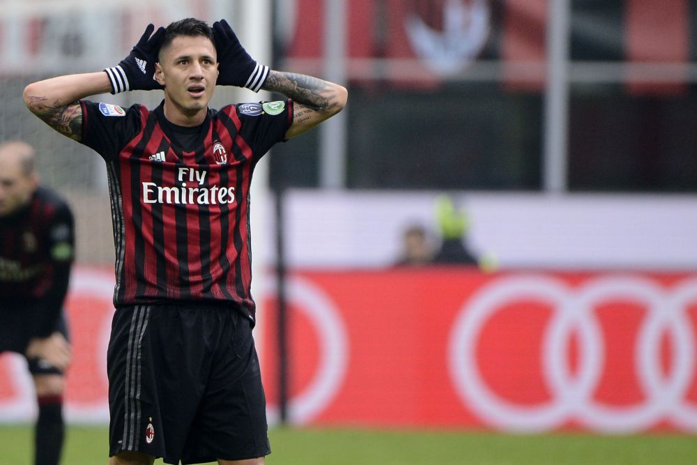 AC Milan pas in de slotfase langs hekkensluiter Crotone