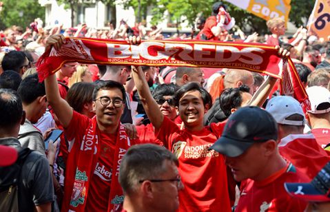 Liverpool-supporters steken Het Kanaal over met speedboot