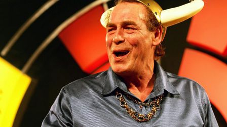 Dartlegende Bobby George in ziekenhuis opgenomen met ademhalingsproblemen