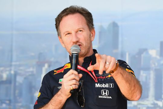 Horner ziet toch wat probleempjes bij ultrasnelle Mercedes: 'Moeilijk te besturen'