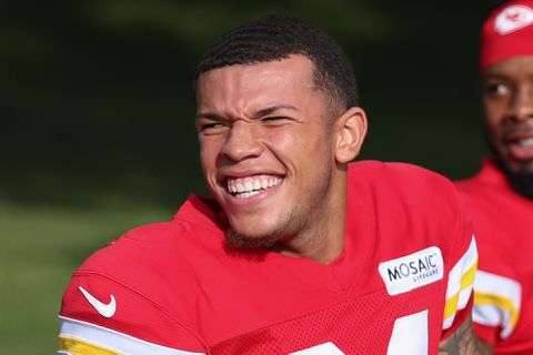 📸 | Rookie van de Chiefs krijgt traditionele ontgroening: enorme rekening blijkt grap