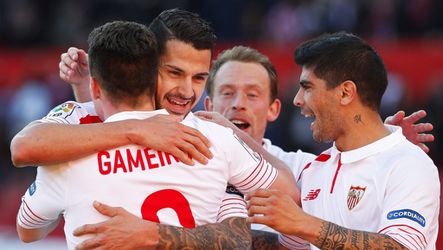 Gameiro schiet Sevilla met twee treffers langs Málaga
