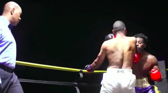 🎥 | Onbestraft? Bokser Valera plaatst elleboog én illegale moker, scheids doet niets