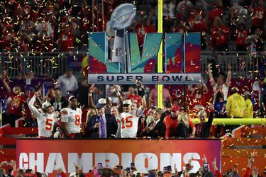 Kansas City Chiefs verslaat Philadelphia Eagles in zinderende Super Bowl