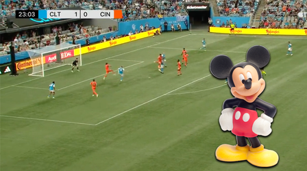 🐭🎥 | Amerikaanse commentator klinkt na goal net als Mickey Mouse