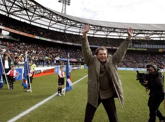 AU! Feyenoord-held József Kiprich ligt in het ziekenhuis na keiharde smak van trap
