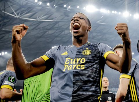 Tyrell Malacia schreeuwt het uit en is dan superrustig voor de camera: 'Ja, we hebben nog niks!'