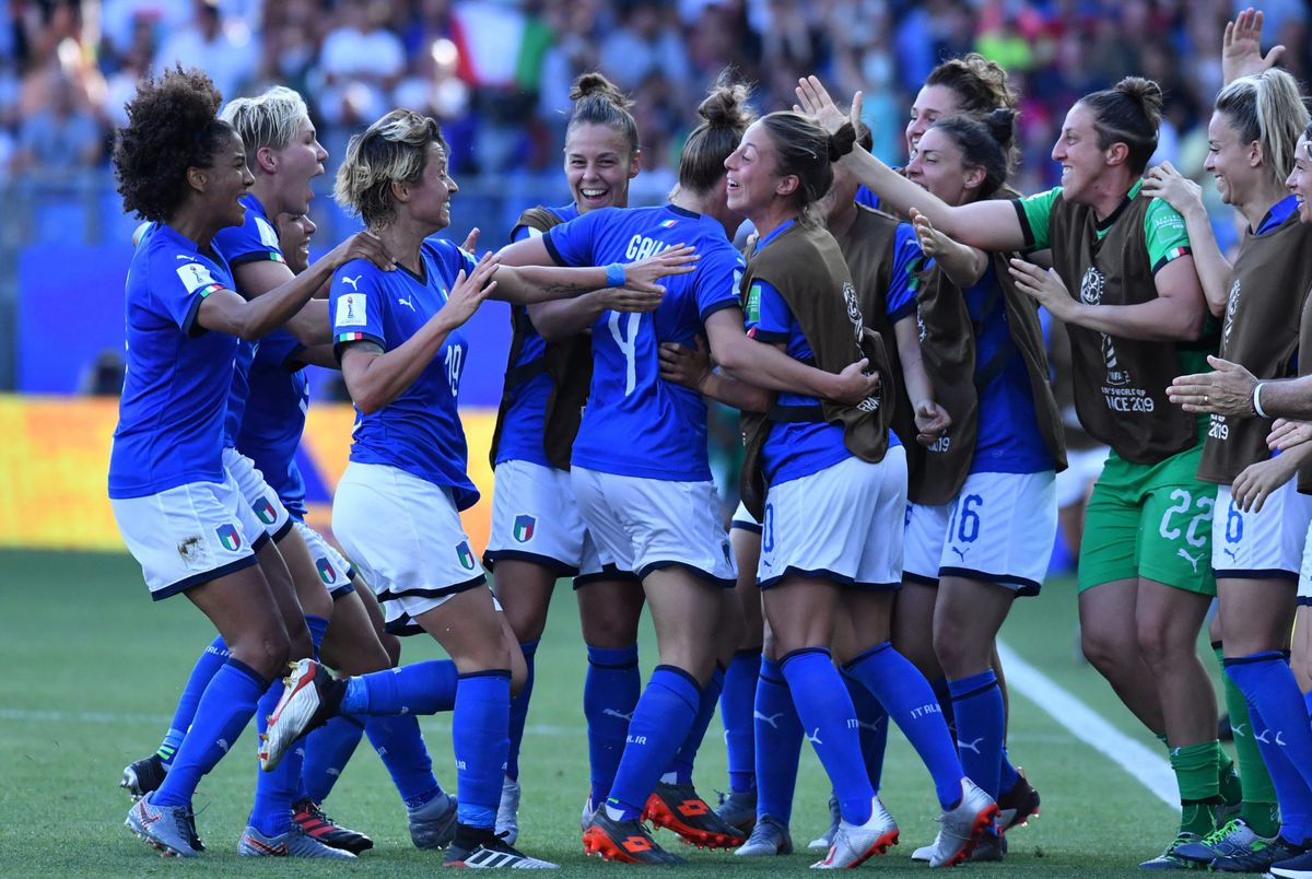 Italië plaatst zich voor kwartfinale (waarin het misschien Oranje treft) na zege op China