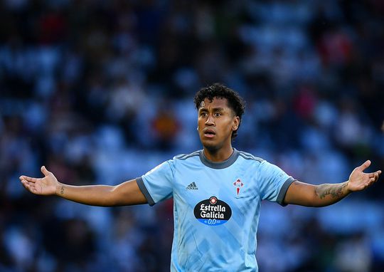 🎥 | 'Mopperende' invaller Renato Tapia krijgt 2 gele kaarten binnen 8 seconden