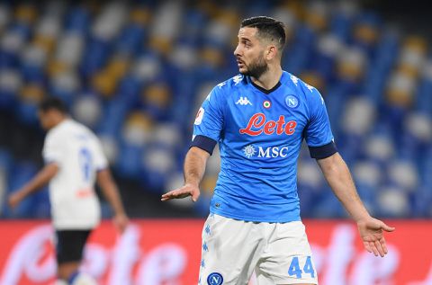 🎥​ | Oud-Romein Konstantinos Manolas schrikt zich dood om leeuw bij presentatie