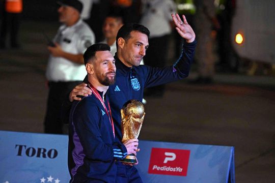 Bondscoach Argentinië: 'Messi is de beste ooit, Emi Martínez een fantastisch klein kind'