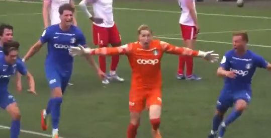 🎥​ | Zien om te geloven! Keeper scoort gelijkmaker met een omhaal in 5e minuut van de blessuretijd