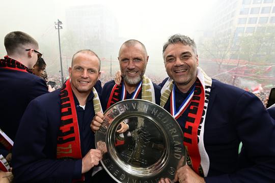📸  | John de Wolf viert kampioenschap van Feyenoord met nieuwe tattoo