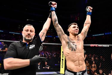 🎥 | Oorlog tussen Rakić en Manuwa na fittie bij UFC Londen: 'Je bent een stuk stront'