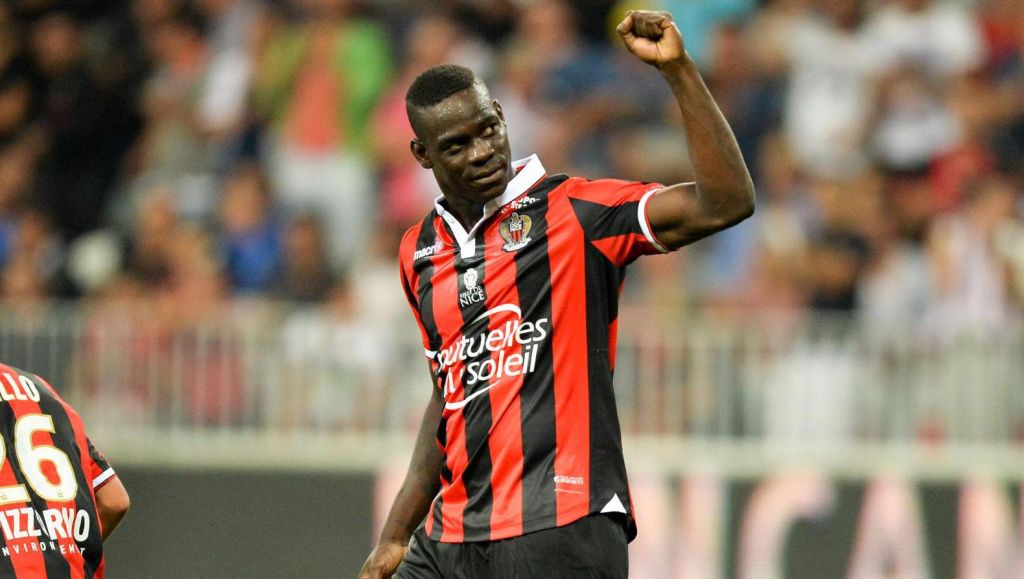 Balotelli vindt in Nice een shotje met zijn eigen naam