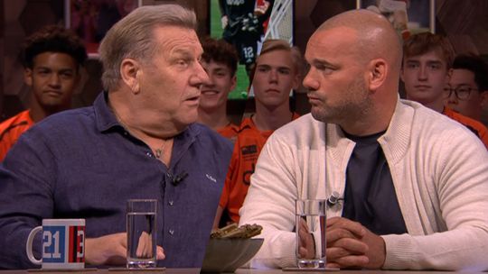 🎥 | Jan Boskamp neemt Wesley Sneijder flink onder handen: 'Dat moet je leren joh, eikel'