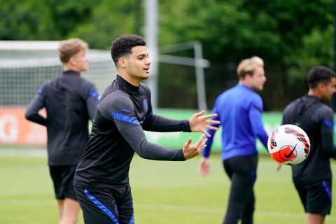 'PSV wil jeugdinternational Ki-Jana Hoever naar Eindhoven halen'