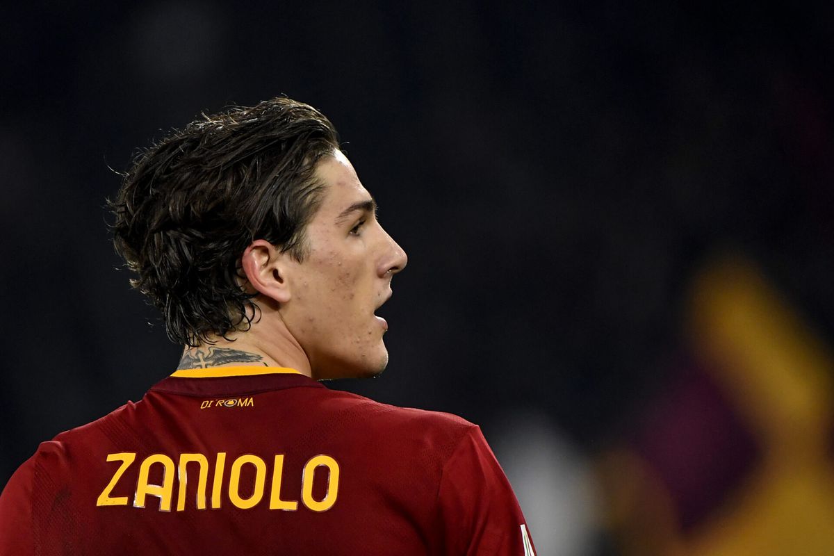 Eigen fans wachten AS Roma-speler Nicolò Zaniolo op en bedreigen hem met de dood
