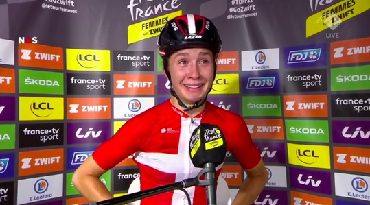 🎥 | Cecilie Uttrup Ludwig huilt van geluk na ritzege in Femmes Tour: 'Beter wordt het niet'