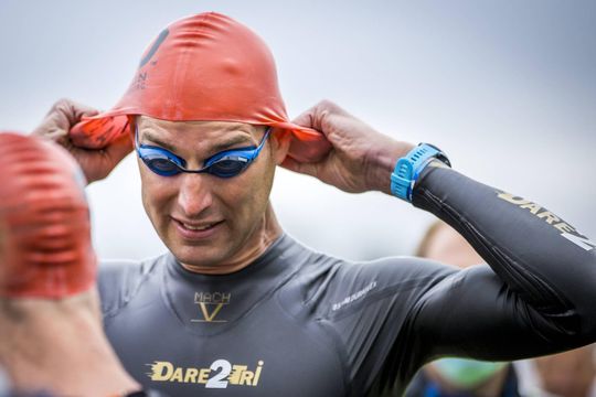 Megatocht: Maarten van der Weijden is bezig met 600 kilometer zwemmen, fietsen én wandelen