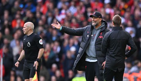 Kapotte hamstring en een schorsing: Jürgen Klopp moet brommen na scheldpartij