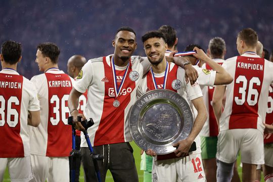 📸 | Ryan Gravenberch meldt zich in München voor transfer: 'Ben blij dat ik hier nu ben'