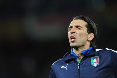 'Leer iedereen op school het volkslied te zingen à la Gianluigi Buffon' (video)