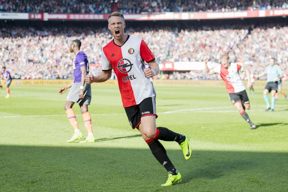 Feyenoord slacht AZ in eigen Kuip, hattrick Jørgensen