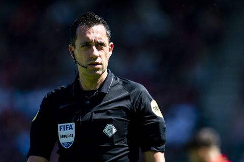 Dennis Higler fluit 'kraker van de kleintjes' tussen Malta en San Marino