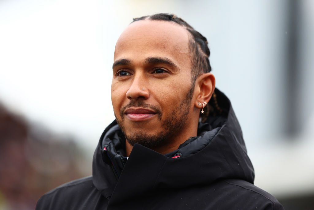 Lewis Hamilton wil geen schorsing en doet juwelen af: 'Er zijn belangrijkere zaken'