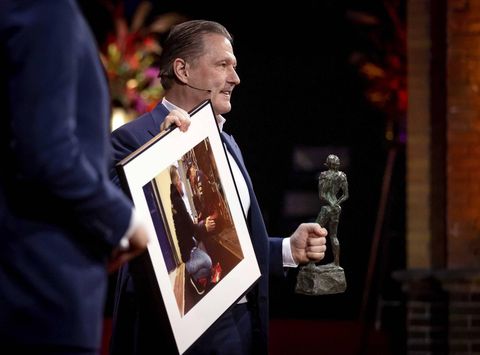 Jos Verstappen haalt Max' prijs op Sportgala op: 'Er kwamen zoveel emoties los'